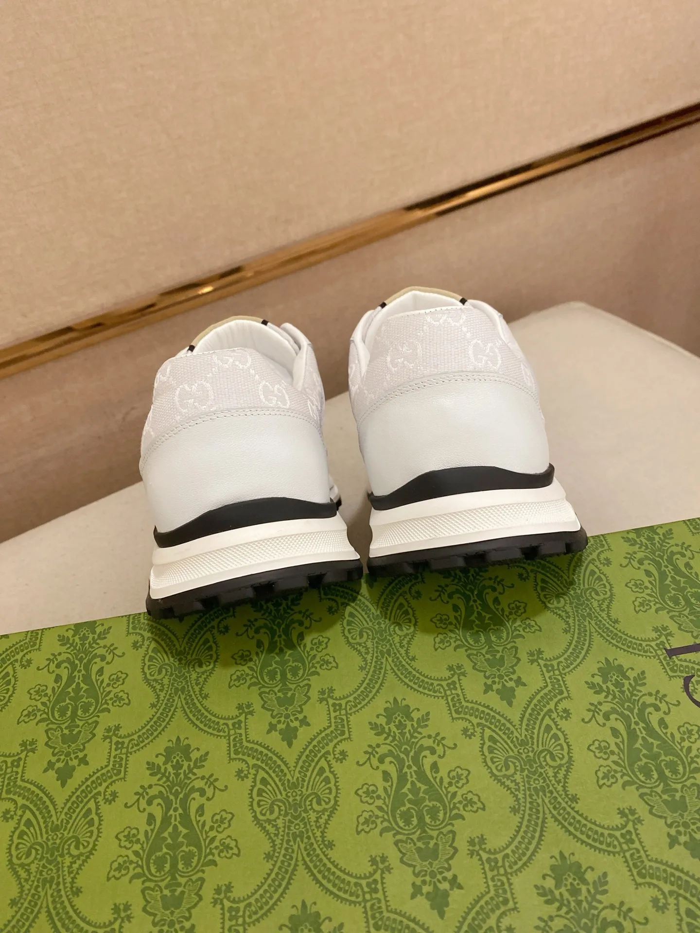 Men's clothing and shoes💰 400💰🇮🇹🇮🇹GUCCI (Gucci) top 🔍🔍 new models are on sale at the same time, the upper 🇮🇹 is imported Italian first-layer cowhide, the lining is fully imported sheepskin 💪💪, completely 1⃣️compared 1⃣️Reproduction🇮🇹💪💪, ⚠Sole: The original sole is specially provided by the original factory, the exclusive movable molded sole is super comfortable, ⚠Original factory follow-up goods, 🔍🔍high quality, you can enter and leave the counter at will, welcome to compare⚠. Code number: 38-44 (45 is custom-made and cannot be returned or exchanged)